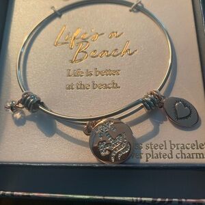 Footnotes  Live’s a Beach bracelet